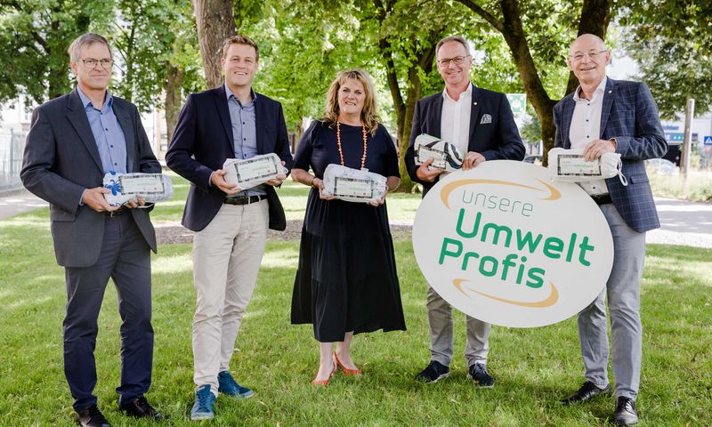 v.l.: Thomas Poltura (Oberösterreichischer Alpenverein), LR Stefan Kaineder, Silvia Huber (FAB), Bgm. Roland Wohlmuth und Thomas Anderer (OÖ LAV); © Land OÖ v.l.: Thomas Poltura (Oberösterreichischer Alpenverein), LR Stefan Kaineder, Silvia Huber (FAB), Bgm. Roland Wohlmuth und Thomas Anderer (OÖ LAV)