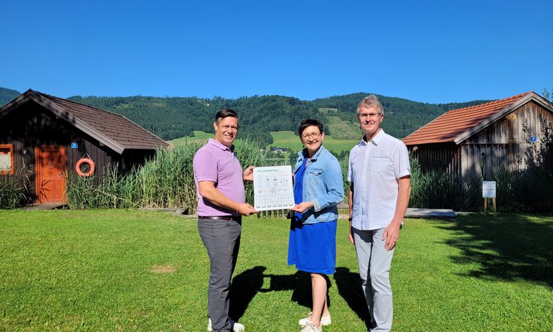 Zell am Moos: Badeplatz Kinderbad am Irrsee