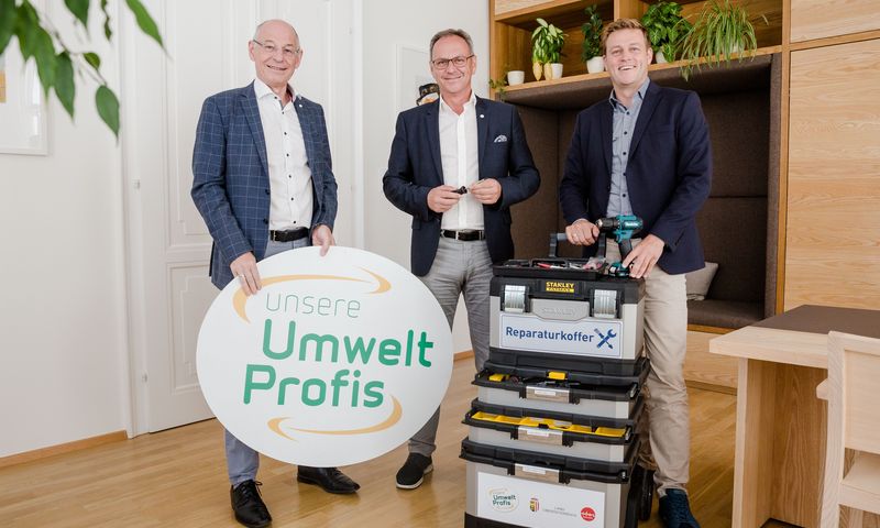 v.l.: Thomas Anderer, Geschäftsführer OÖ. LAV, LAV-Vorsitzender Bgm. Roland Wohlmuth und Landesrat Stefan Kaineder; © Land OÖ v.l.: Thomas Anderer, Geschäftführer OÖ. LAV, LAV-Vorsitzender Bgm. Roland Wohlmuth und Landesrat Stefan Kaineder