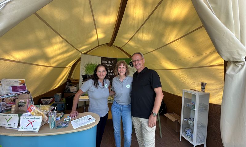 v.l.n.r. Monika Frühwirth (Abfallberaterin BAV Urfahr Umgebung), Stepahnie Wagner (Abfallberaterin BAV Wels Stadt & Land), Bgm. Roland Wohlmuth (Vorsitzender OÖ. Landesabfallverband)