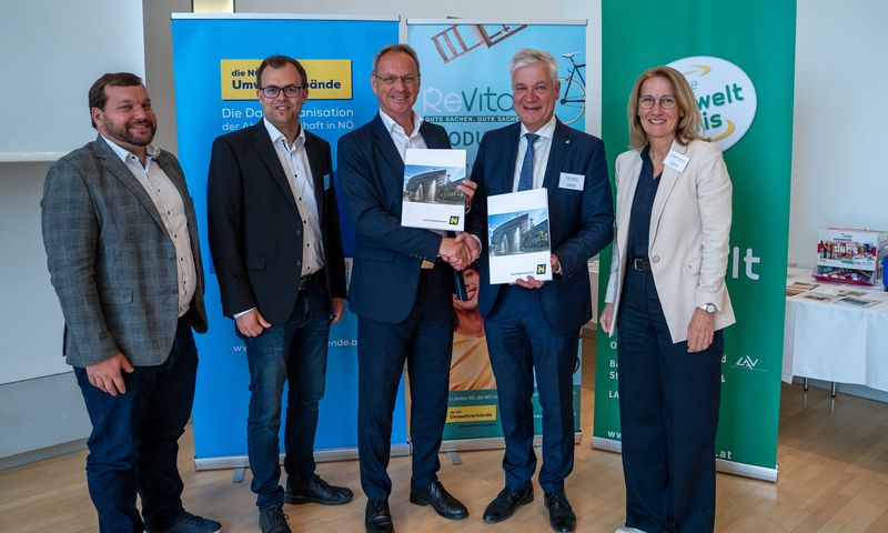 © NÖ Umweltverbände | v.l.n.r.: Lorenz Wachter (NÖ Umweltverbände), Johannes Offenthaler (OÖ. Landesabfallverband), Roland Wohlmuth (OÖ. Landesabfallverband), LAbg. Anton Kasser (NÖ Umweltverbände), Elisabeth Punesch (Amt der NÖ Landesregierung) v.l.n.r.: Lorenz Wachter (NÖ Umweltverbände), Johannes Offenthaler (OÖ. Landesabfallverband), Roland Wohlmuth (OÖ. Landesabfallverband), LAbg. Anton Kasser (NÖ Umweltverbände), Elisabeth Punesch (Amt der NÖ Landesregierung)