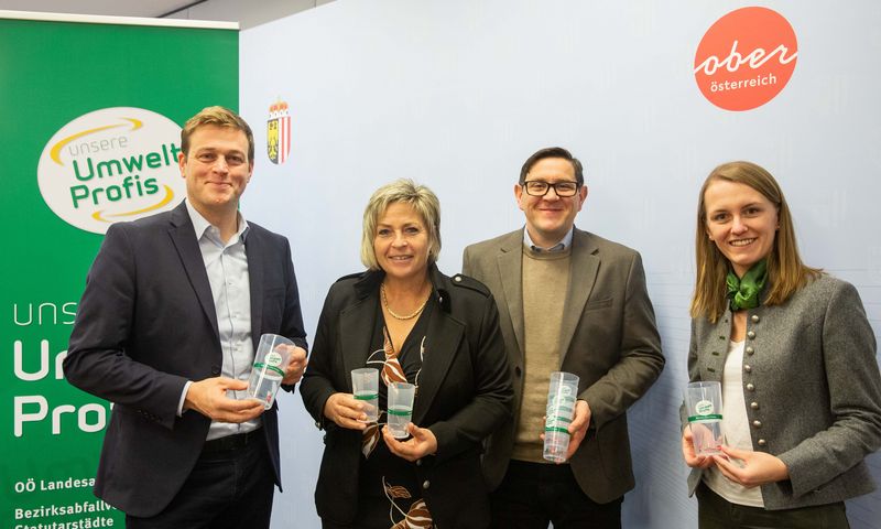 © Land OÖ / Werner Dedl | v.l.: LR Stefan Kaineder, Bgm. Daniela Durstberger, Markus Altenhofer, Julia Breitwieser