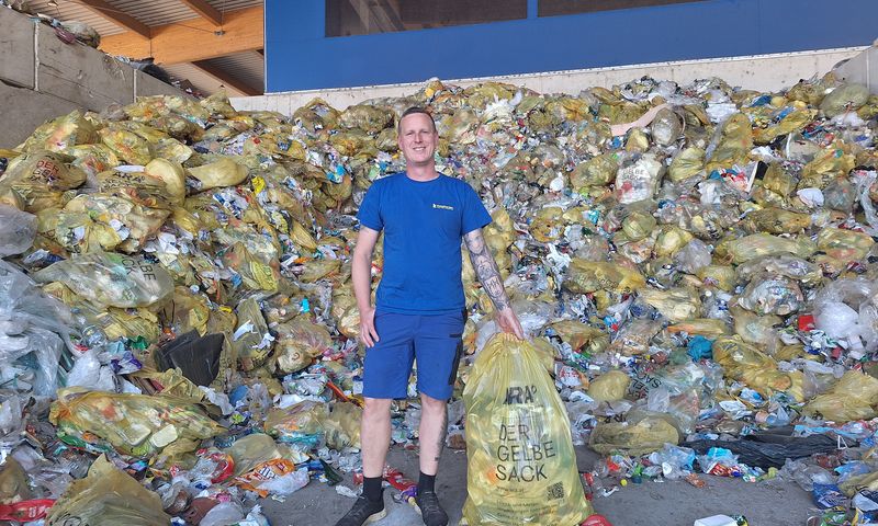 Von der Fa. Katzlberger gehen die Gelben Säcke zur Sortierung in die Sortieranlage Triplast im Ennshafen.