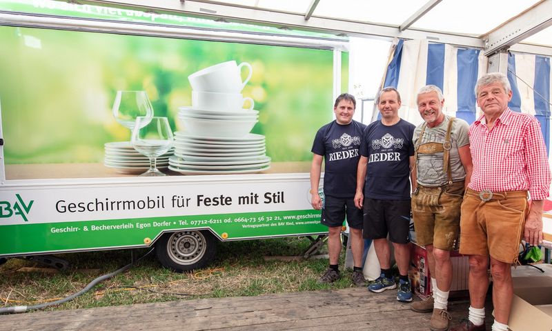 V.l.n.r.: Christoph Steinmann (Kommandant der FF Winkl), Johann Dötzlhofer (Kassier), Bgm. Karl Ehwallner (BAV-Vorsitzender), Toni Dorfer (www.geschirrmobile.at)