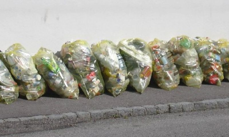 viele Gelbe Säcke zur Abholung viele Gelbe Säcke zur Abholung
