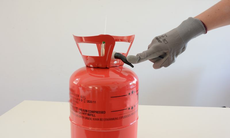 Schritt Nr. 1: Gasbehälter über Ventil entleeren