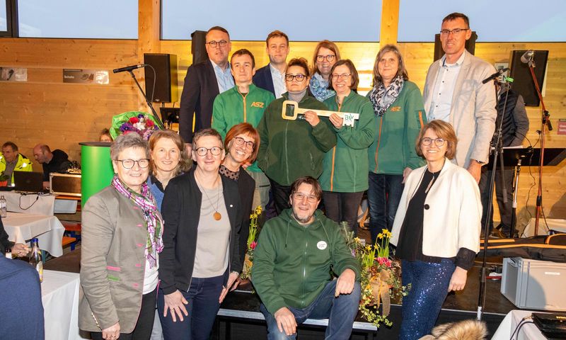 Schlüsselübergabe an das ASZ-Team (Foto: CDoms)