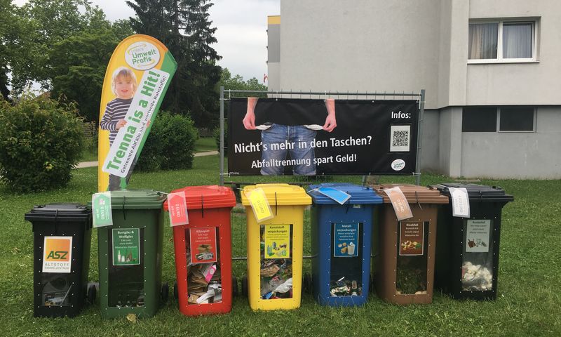 Befüllte Schautonnen nach der Restabfallanalyse. Befüllte Schautonnen nach der Restabfallanalyse.